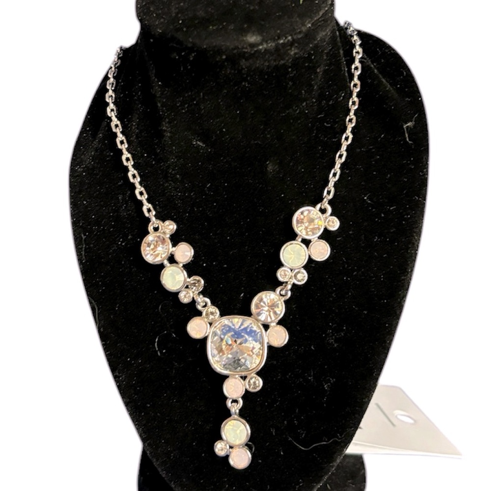 NWT Borun necklace